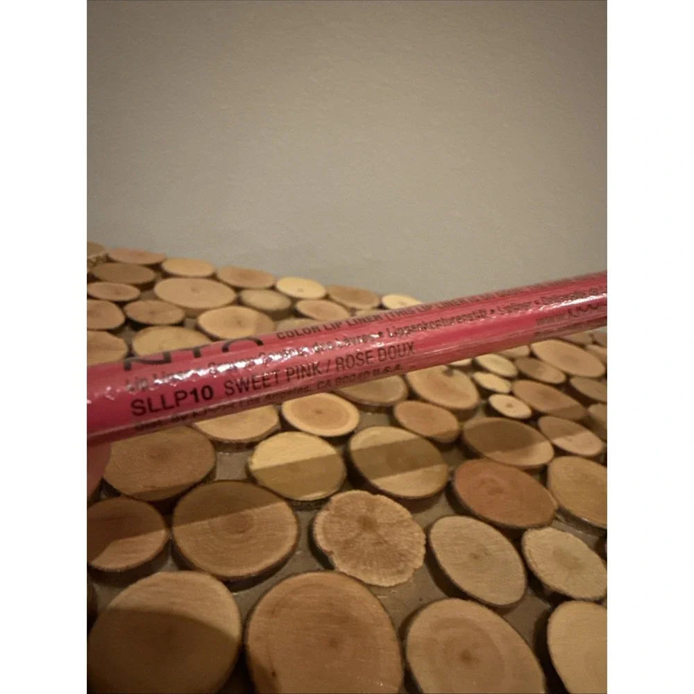 NYX Waterproof Slide On Glide On Lip Liner Pencil SLLP10 Sweet Pink .04 oz Seale